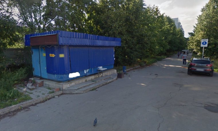 Из Нового города уберут кунг и киоск Согласно постановлению администрации Ульяновска после 7 мая запланировано вывезти кунг кузов универсальный нулевого габарита , длительное время стоящий на муниципальном земельном участке напротив Авиастроителей, 48 Также после 29 апреля предстоит демонтировать нестационарный торговый объект, незаконно расположенный возле дома №15 по бульвару Фестивальному Забрать своё имущество собственники могут при предъявлении правоустанавливающих документов, а также оплатив расходы муниципалитета на демонтаж, перевозку и хранение имущества