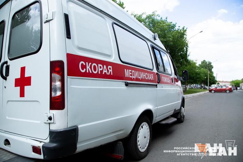 Двое рабочих пострадали при обрушении строящегося дома на Сортировке в Екатеринбурге Инцидент произошел в ЖК «Депо». Строители сорвались с высоты пятого этажа. Это произошло во время заливки монолитных конструкций, они сорвались вместе с перекрытием. К счастью, мужчины живы и отправлены на скорых в больницу.