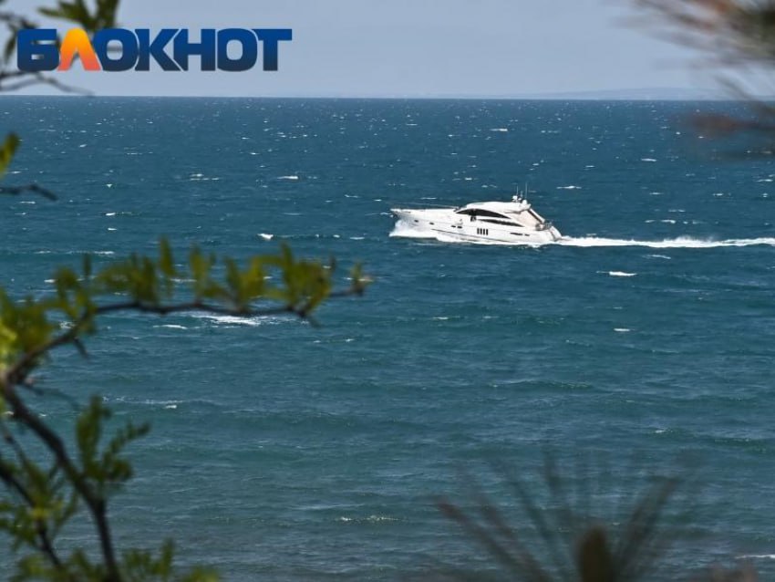 Черное море прогрелось до +28 градусов на Кубани На курортах Краснодарского края температура воды прогрелась до +28 градусов. Черное море по показателям уже не отстает от Азовского. Самая теплая вода сейчас в Сочи и Ейске. Некоторым вода в морях может даже показаться слишком теплой. Объявления работа Купи/продай авто Найти врача