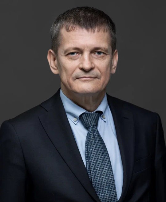 Пётр Банников по собственному желанию покинул пост замгубернатора Нижегородской области Это произошло ещё 1 сентября Со 2 сентября он назначен советником главы региона на общественных началах а с 16 сентября директором Фонда Народного Единства Пётр Банников пришёл работать в региональное правительство в 2021 году начал с должности помощника губернатора и в том же году стал его заместителем ПРАВДА в вашей ленте и в MAX