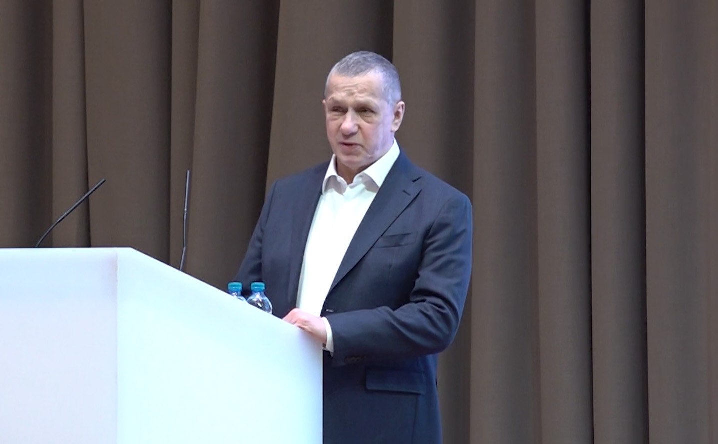 Камчатские власти объявили что в край приехал полпред Юрий Трутнев На полуострове он проведет ряд совещаний Планируется что заместитель председателя правительства России обсудит ликвидацию последствий циклонов и расселение сейсмодефицитных домов Подробности по ссылке   kamtime ru article 32216bb6 f586 49fa 9da1 19534de249ac