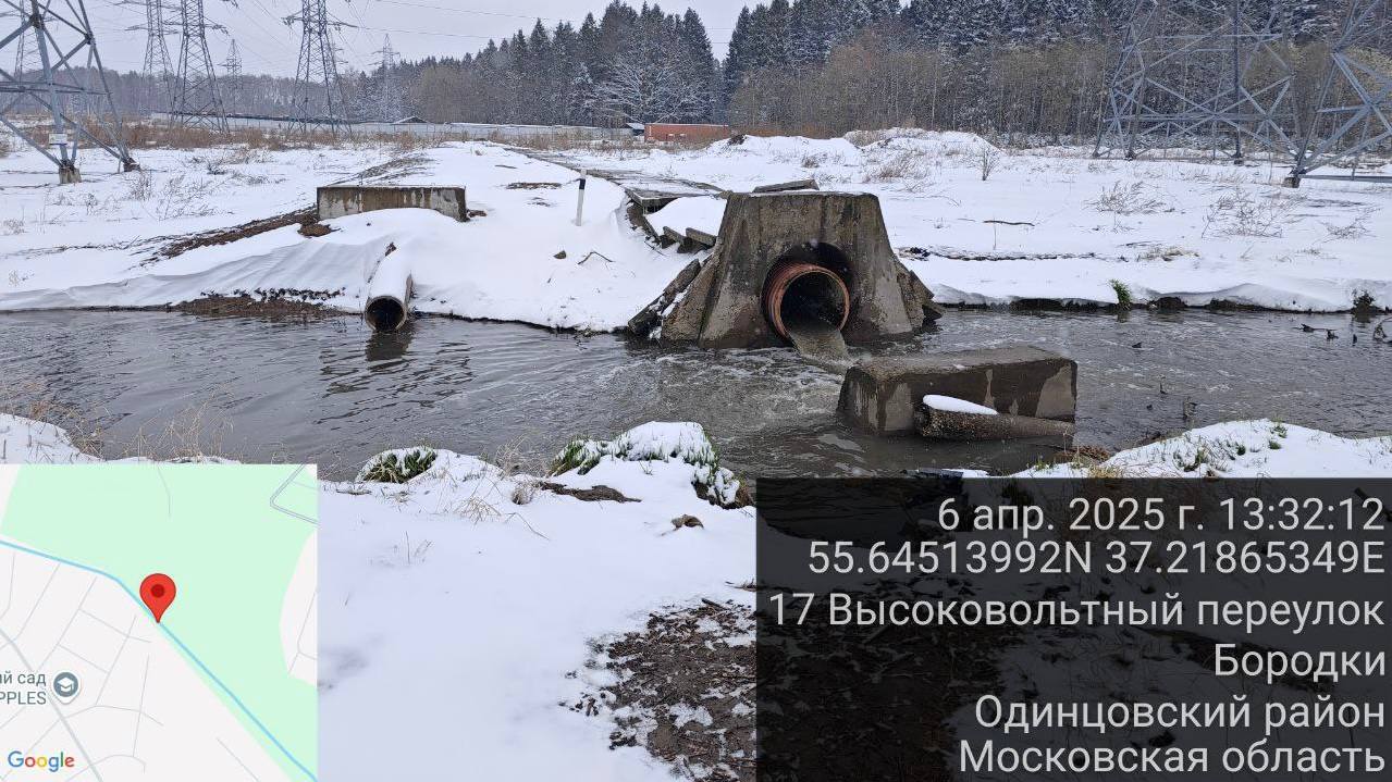 Одинцовцы жалуются на загрязнение реки Ликова Об этом в редакцию «Типичное Одинцово» сообщил подписчик: «Продолжается слив канализационных стоков из «Гусарской баллады», Дубков и ВНИИССОКа в р. Ликова в районе д. Бородки». Напомним, жители разных населенных пунктов в Одинцовском округе уже несколько лет жалуются на загрязнение реки Ликова. Однако вандалы продолжают сливать в водоем различные отходы.