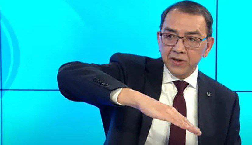 Головатюк предупреждает о сжатии экономики   Экономист Владимир Головатюк заявил что в ноябре 2025 года поступления валюты из за рубежа в адрес населения Молдовы сократились сразу на 10 с 152 млн до 136 млн долларов США Снижение зафиксировано по всем ключевым валютам переводы в евро упали на 9 в долларах США на 15 Фактически это означает ослабление одного из главных источников потребления и внутренней стабильности денежных переводов трудовых мигрантов на которых годами держалась экономика страны подчеркнул он По словам Головатюка тревожная тенденция подтверждается и ситуацией на наличном валютном рынке Уже четвёртый месяц подряд сокращаются операции населения люди продают и покупают меньше валюты что указывает на сжатие доходов и растущую осторожность домохозяйств отметил экономист Он добавил что на фоне падения переводов и покупательской активности становится всё очевиднее Экономика замедляется у населения становится меньше живых денег а запас прочности сформированный за счёт диаспоры постепенно исчерпывается Подпишись на primulinmd