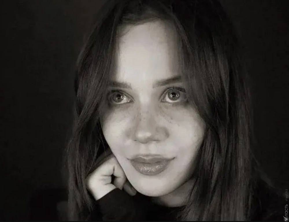 Генеральная прокуратура Казахстана удовлетворила запрос Генпрокуратуры России об экстрадиции Юлии Емельяновой бывшей активистки штаба Алексея Навального в Санкт Петербурге сообщил 11 февраля ее представитель Мурат Адам Защита Емельяновой теперь планирует обжаловать решение об экстрадиции в Верховном суде Казахстана поскольку власти все еще рассматривают ходатайство Емельяновой о предоставлении политического убежища поданное в сентябре прошлого года