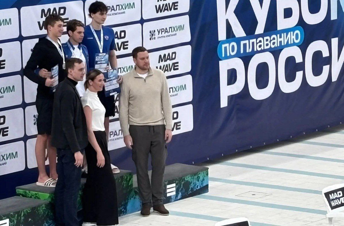 Пловец Егор Бабинич завоевал серебро и бронзу на старте Кубка России В подмосковной Рузе завершился первый этап Кубка России по плаванию принесший успех воспитаннику новгородской спортивной школы олимпийского резерва 1 Егор Бабинич удачно открыл соревновательный сезон поднявшись на пьедестал почета в двух дисциплинах Спортсмен показал второе время на дистанции 400 метров вольным стилем и завоевал бронзу на дистанции 200 метров Об успехах новгородца в соцсетях сообщила заместитель председателя правительства региона Елена Кирилова