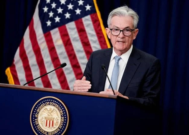 Трамп оголосить наступного голову Федерального резервного банку "дуже скоро". Трамп вимагає від ФРС знизити ставку. Він назвав Федеральну резервну систему "катастрофою" і зажадав негайного зниження ставки на 100 базисних пунктів 1% на тлі торговельної війни та нових тарифів. Трамп уже давно критикує ФРС, стверджуючи, що знає більше, ніж голова Джером Пауелл, і називає його "вічно відстаючим". У 2022 році Пауелл відмовився від ідеї "тимчасової інфляції". CryptoFace