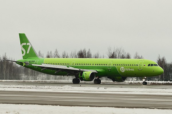 S7 Airlines возобновляет рейсы из Москвы в Апатиты  С 10 февраля 2025 года авиакомпания S7 Airlines начнет выполнять прямые регулярные рейсы из Москвы в Апатиты. Рейсы запланированы на самолетах Airbus A320. Перелеты будут выполняться четыре раза в неделю: по понедельникам, средам, пятницам и воскресеньям. Об этом сообщает AVIA.RU.  «Москва продолжает оставаться одним из ключевых транспортных хабов в маршрутной сети S7 Airlines. Возобновление рейсов в Апатиты из Домодедово откроет новые возможности для любителей зимнего отдыха. Горнолыжные курорты Кировска, среди которых «Большой Вудъявр» и «Кукисвумчорр», известны самым продолжительным сезоном катания в России – с декабря по май. Запуск регулярных рейсов значительно повысит их доступность для жителей столицы и других городов страны», — сказал директор по стратегии S7 Group Игорь Веретенников.  aviaru.net/n280194