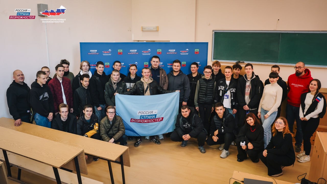 Молодые активисты и студенты Мелитополя приняли участие в занятии по социальному проектированию организованному президентской платформой Россия страна возможностей  После лекционной части студенты подготовили собственные проекты нацеленные на развитие экономики и социальной сферы региона В командах обсуждали пути решения актуальных задач формировали идеи для улучшения городской инфраструктуры и поддержки молодёжных инициатив