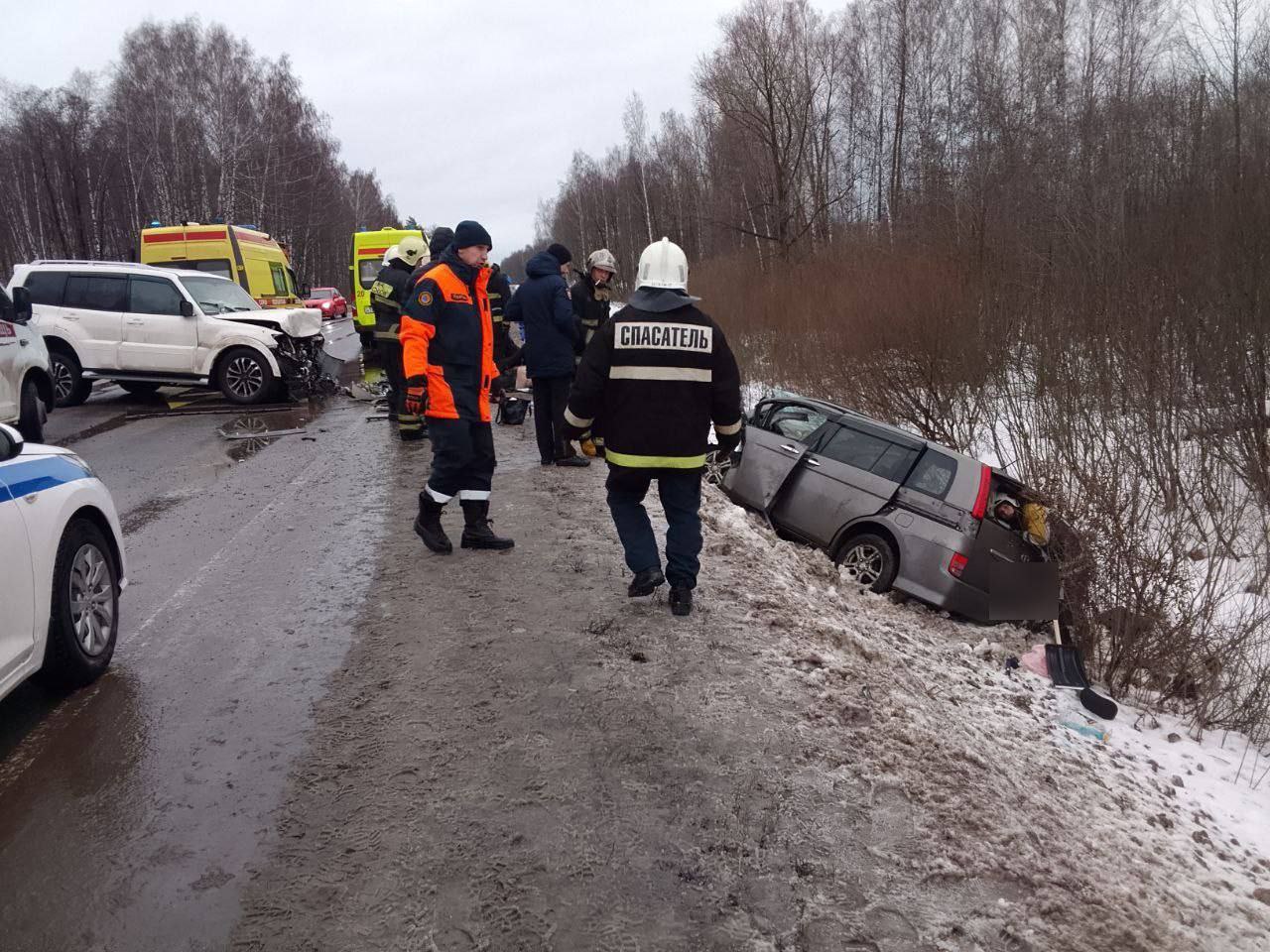 Трое кинешемцев пострадали в результате аварии на трассе между Владимиром и Суздалем. Погибла пассажирка, ещё двое пострадали.   По неподтверждённой пока информации погибшая была медицинским работником в Кинешме и заведовала одним из отделений Кинешемской больницы  Источник