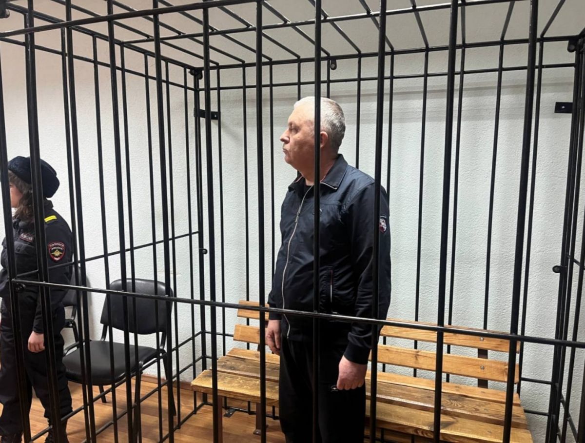 Облсуд простил штраф экс-начальнику орловского ГИБДД Коршунову     Орловский облсуд пересмотрел приговор Советского райсуда, вынесенный бывшему начальнику орловского ГИБДД Александру Коршунову, освободив его от штрафа. Об этом сообщили в пресс-службе суда.  ↗  Прислать новость   Подписаться