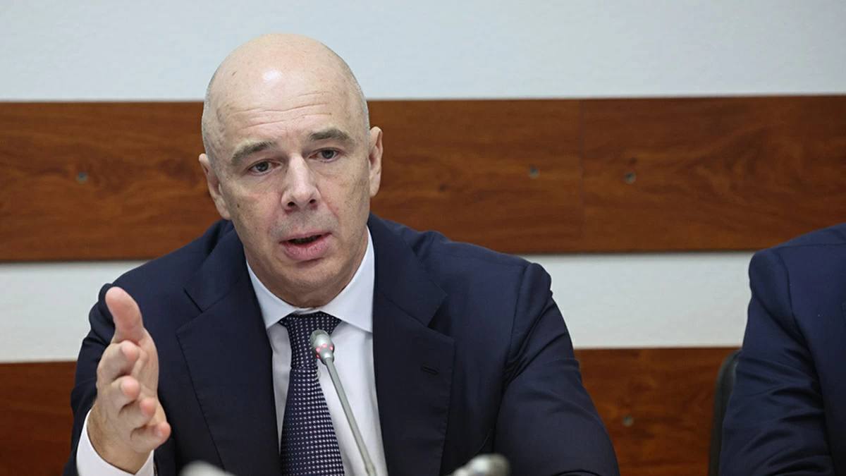 Министр финансов РФ Антон Силуанов ведомство дополнительно выделит почти 240 млрд руб на семейную дальневосточную и льготную ипотеки Будут также предусмотрены средства для поддержки субъектов РФ продолжил он Часть средств по его словам будет направлена на улучшение и ремонт дорог обновление общественного транспорта а также на разовые выплаты медработникам которые переезжают в населенные пункты с численностью населения до 50 000 человек developers policy