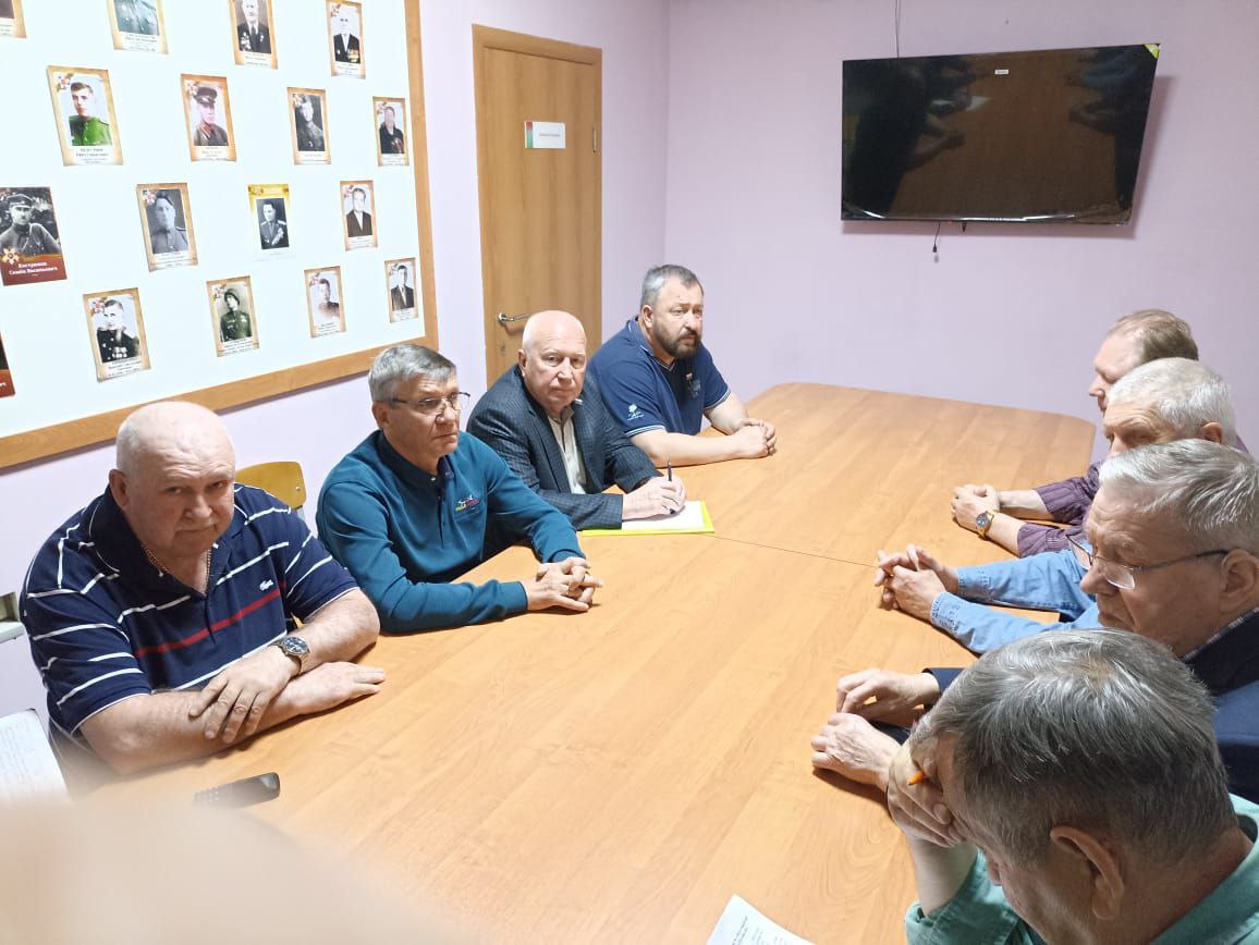 Сегодня состоялось расширенное заседание правления Волгоградской областной общественной организации "Союз Чернобыль". В работе правления принял участие старший консультант отдела по взаимодействию с организациями ветеранов облкомтерриторий Шумков А. А. На заседании председатель правления А. А. Гадуш подвёл итоги работы за прошедший квартал, были обсуждены вопросы подготовки к 35-летнему юбилею организации и 40-летию аварии на ЧАЭС. По всём обсуждаемым вопросам приняты решения и определены пути их выполнения.