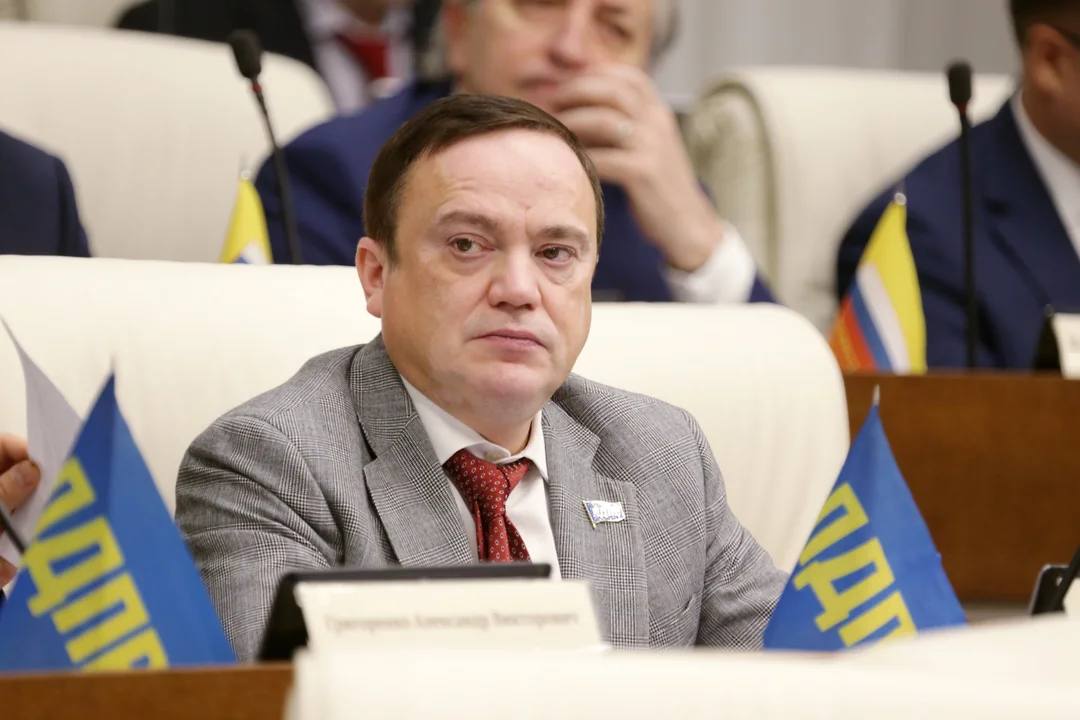 ЛДПР определилась с кандидатом на выборы губернатора Прикамья На предстоящих выборах губернатора Пермского края ЛДПР выдвинет Олега Постникова, координатора регионального отделения партии, сообщила замруководителя Центрального аппарата ЛДПР по информационной политике Элеонора Кавшар в своем telegram-канале. Ранее с кандидатом на выборы губернатора Прикамья определилась КПРФ. Коммунисты выдвинут депутата заксобрания и первого секретаря крайкома Ксению Айтакову. Конференция КПРФ, на которой состоится выдвижение кандидата, пройдет 21 июня. На эти же даты намечена конференция ЛДПР.