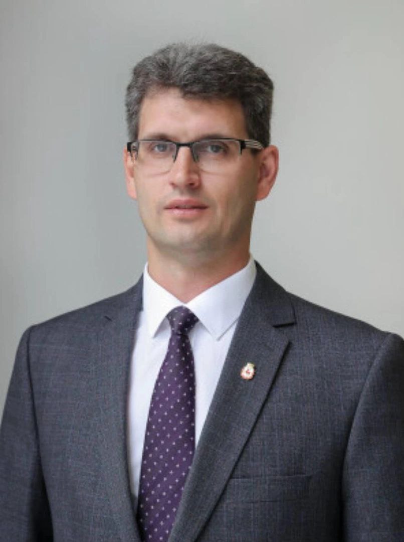 Задержан заммэра Нижнего Сергей Егоров Он сменил на посту арестованного Илью Штокмана Егорова обвиняют в превышении должностных полномочий Администрация города оказывает необходимое содействие правоохранительным органам которые обладают всей информацией по сложившейся ситуации сообщили в мэрии Читать новости без интернета