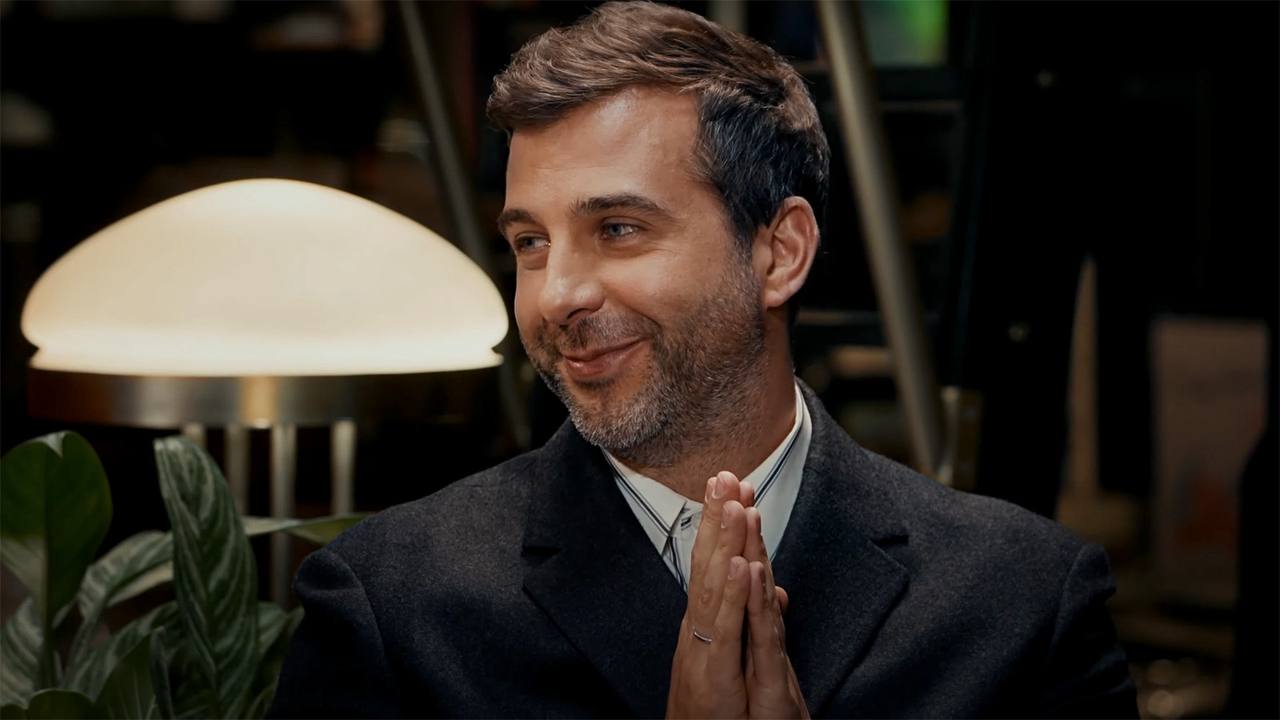 Пресс секретарь Президента России Дмитрий Песков прокомментировал сообщение New York Times о том что некоторые россияне якобы просили вернуть телеведущего Ивана Урганта в эфир Мне об этом ничего не известно сказал Песков телеканалу РБК Будь с нами Хайли Лайкли