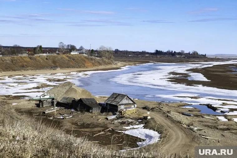 Для слежки за паводком в небо поднимут беспилотники в Прикамье  БПЛА будет 25. Они смогут контролировать 30 территорий, где вероятно произойдет затопление в этом году.   Помимо беспилотников, к этому вопросу привлекут 9,5 тысяч специалистов, свыше двух тысяч единиц техники и 150 плавсредств.