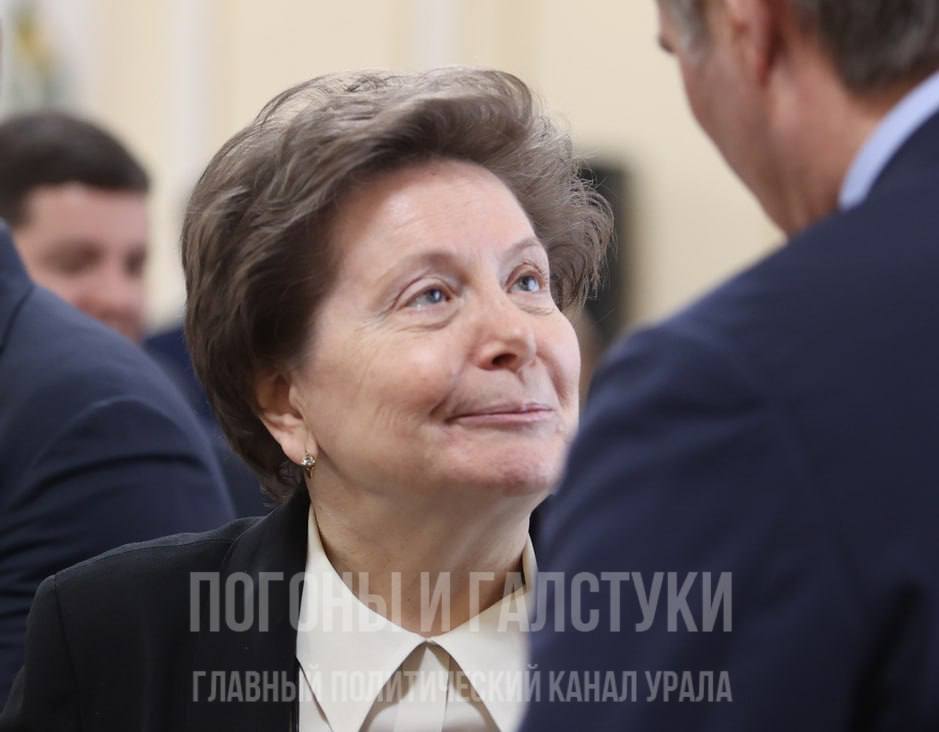 Выходное пособие экс-губернатора ХМАО Комаровой после отставки составило чуть менее 32 миллионов рублей. «В мае Комарова получила 22,7 миллиона рублей. В июне выплаты составили порядка 9,2 миллиона. Все расчеты были произведены в 2024 году после того, как она объявила об уходе с поста югорского губернатора. Речь идет о выплатах за неиспользованные дни отпуска и других начислениях, которые положены при увольнении. Комарова за 14 лет пребывания на посту накопила изрядное количество неотгулянных дней отпуска», — рассказал инсайдер. Главный политический канал Урала