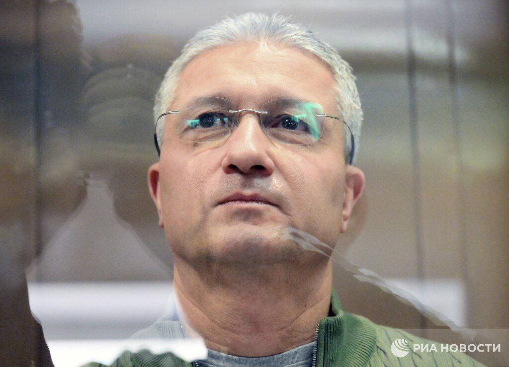 Прокурор запросил 14,5 лет колонии для экс-замминистра обороны Тимура Иванова по делу о растрате.