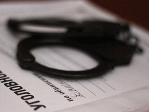 Бывшие руководители ФНС помогали калужской организации уклоняться от налогов В Калужской области пресекли противоправную деятельность должностных лиц налоговых органов. Установлено, что два бывших руководящих работника регионального УФНС России за взятку помогали коммерческой структуре, уклонявшейся от налогов.