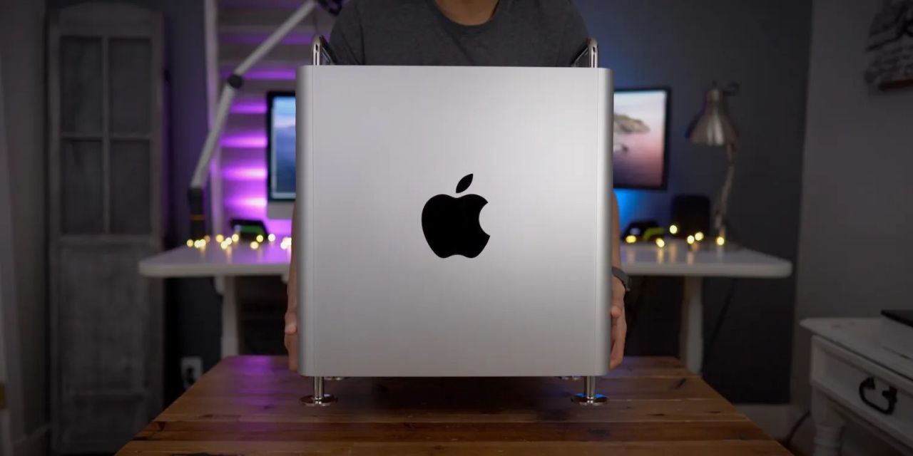 Apple замораживает развитие Mac Pro новых моделей не ждите Apple не планирует выпускать новую версию Mac Pro в ближайшие годы Компания фактически остановила разработку чипа M4 Ultra который должен был стать основой для следующего поколения Последнее обновление Mac Pro вышло в 2023 году с процессором M2 Ultra и теперь линейка похоже уходит в долгую паузу Будущее профессиональных настольных компьютеров Apple теперь связано с Mac Studio Именно для него готовится чип M5 Ultra который станет флагманским решением для продвинутых пользователей Несмотря на это внутри компании не исключают что когда нибудь Mac Pro всё же вернётся Но сейчас обновление этой модели не входит в планы Apple
