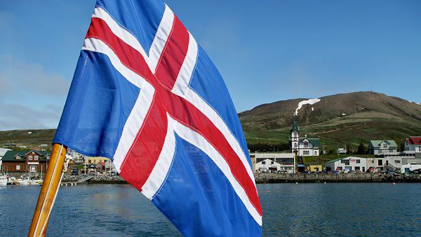 Исландия присоединилась к списку стран, не признающих российские 5-летние паспорта. Официальное обновление на сайте Европейского Совета подтверждает: Исландия не принимает российские небиометрические заграничные паспорта 5-летние . Для въезда необходим биометрический паспорт 10-летний . Дети до 15 лет – исключение. Список стран Шенгенской зоны, не принимающих российские небиометрические паспорта: Чехия Дания Эстония Франция Исландия Получить визу