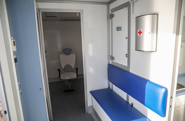 Врачи автопоезда Здоровье осмотрят детей в отдалённых сёлах Приморья По словам первого вице губернатора в составе бригад работают педиатры детские хирурги офтальмологи эндокринологи урологи андрологи ортопеды травматологи гинекологи стоматологи оториноларингологи психиатры специалисты УЗИ и функциональной диагностики Поддержка доступности медицинской помощи в отдалённых населённых пунктах приоритет народной программы Единой России и федерального партийного проекта Здоровое будущее Подробнее