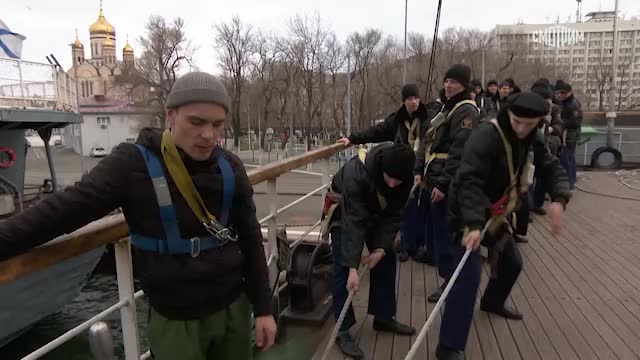 Учебное судно «Паллада» отправляется в рейс с курсантами из трех регионов