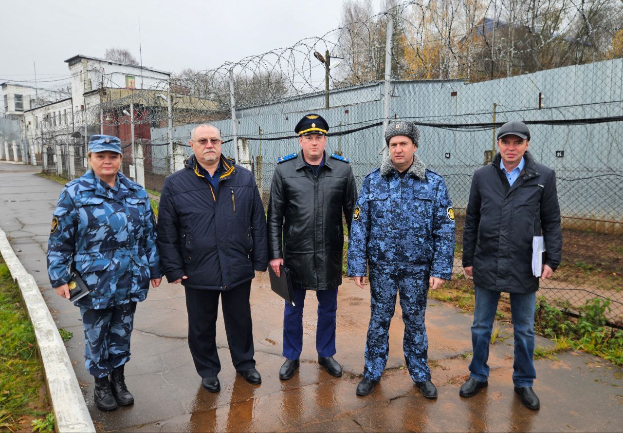 Прокуратура и омбудсмен проверили условия содержания осужденных в колонии 5   www newsler ru society 2025 10 25 prokuratura i ombudsmen proverili usloviya soderzhaniya osuzhdennyh v kolonii n5 Представители прокуратуры и Уполномоченный по правам человека в Кировской области провели совместную проверку в исправительном учреждении 5 в Кирово Чепецке