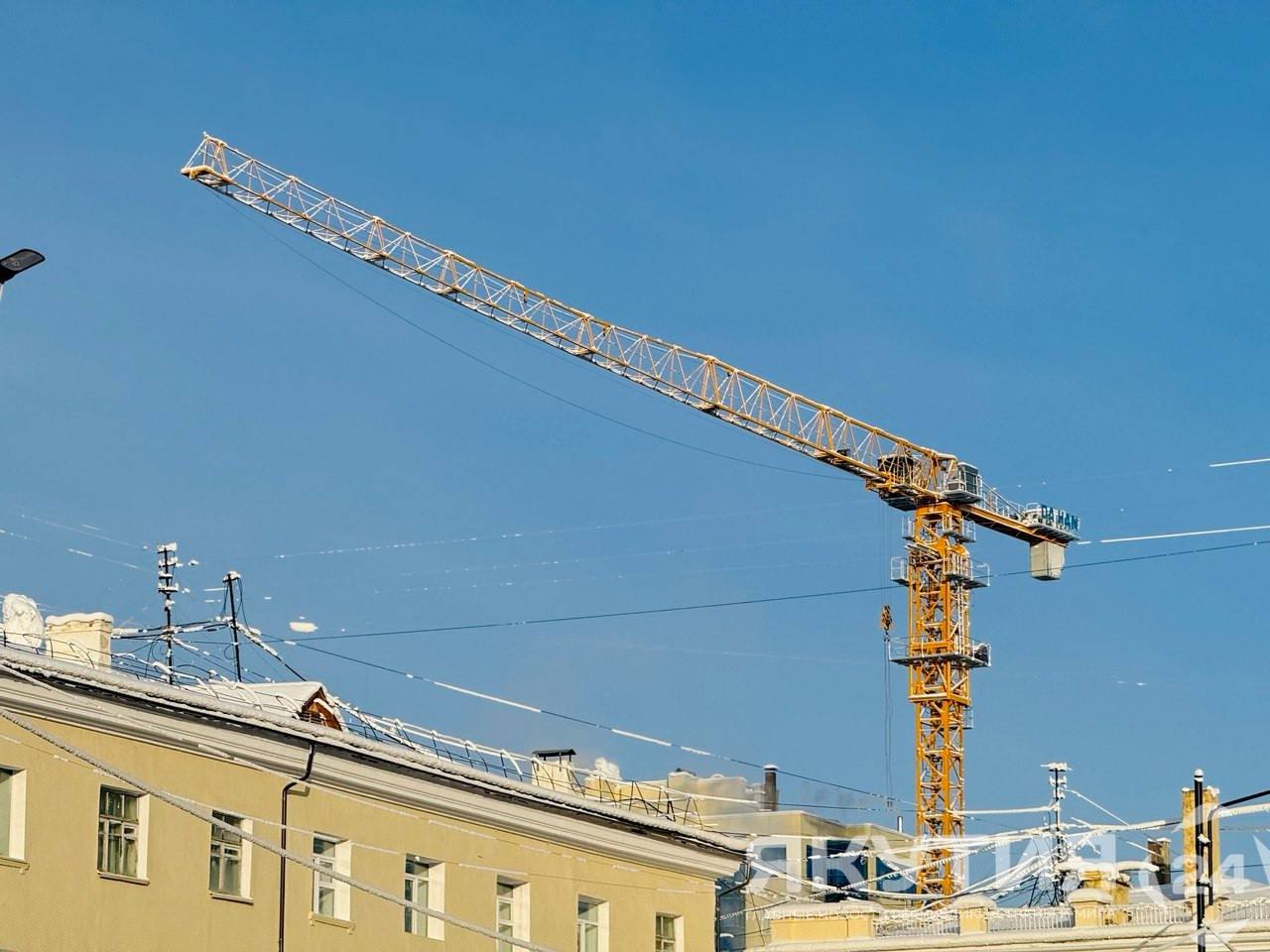 Строительство детсада на 240 мест завершают в Якутске Первый зампред правительства Якутии Дмитрий Садовников провел совещание посвященное строительству социальных объектов в регионе В ходе встречи рассмотрели ход строительства семи объектов здравоохранения и образования В том числе уделили внимание проблемным моментам на стройках и путям их решения Подробнее читайте по ссылке Фото Мария Архипова Якутия 24 yk24 ru в MAX Telegram ВК VK Видео