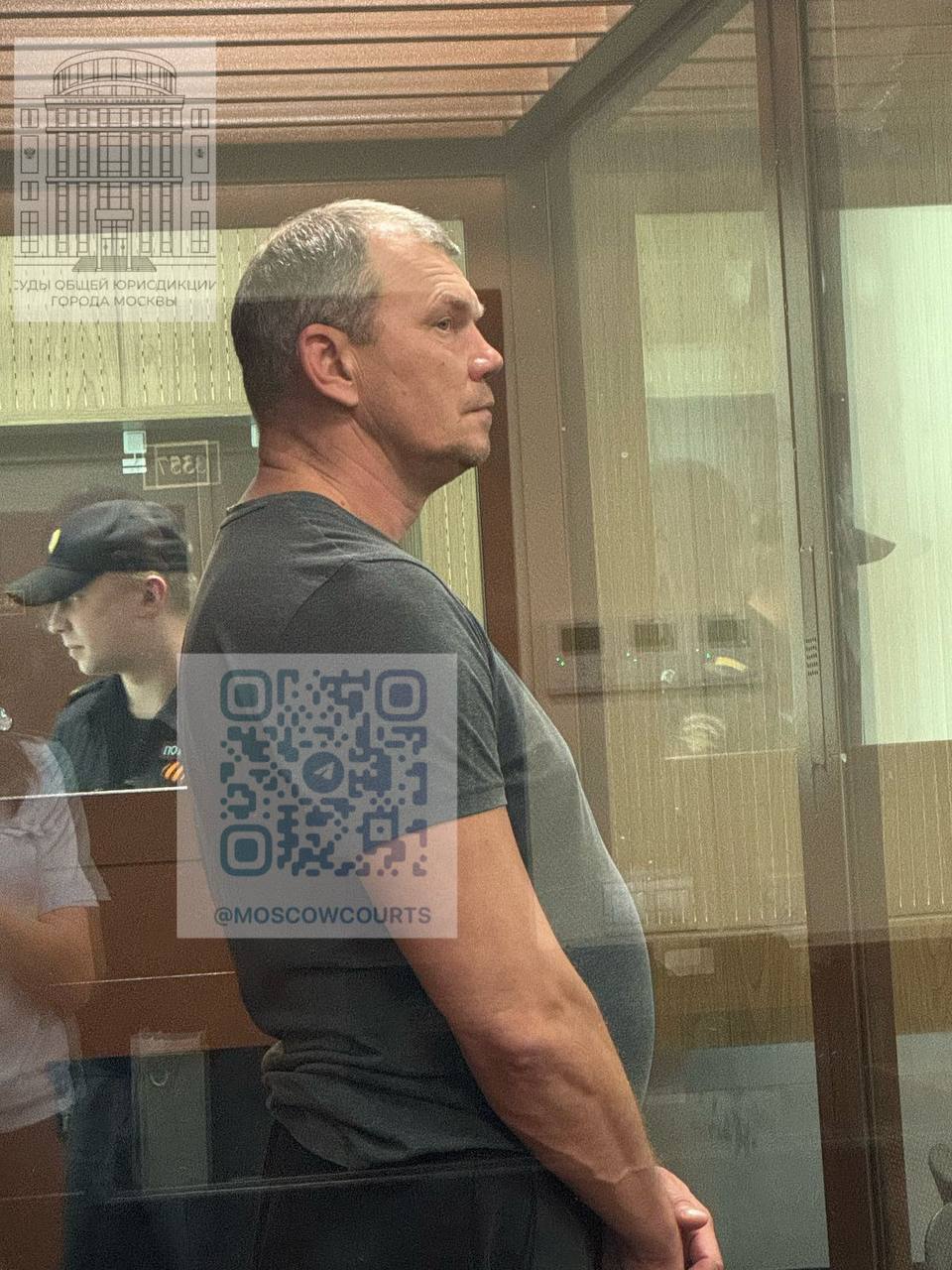 Арестован организатор преступной группы, которая похищала деньги у бойцов СВО в Шереметьево, сообщают суды общей юрисдикции Москвы.  Алексей Кабочкин проходит по делу о вымогательстве, краже и мошенничестве в особо крупном размере.
