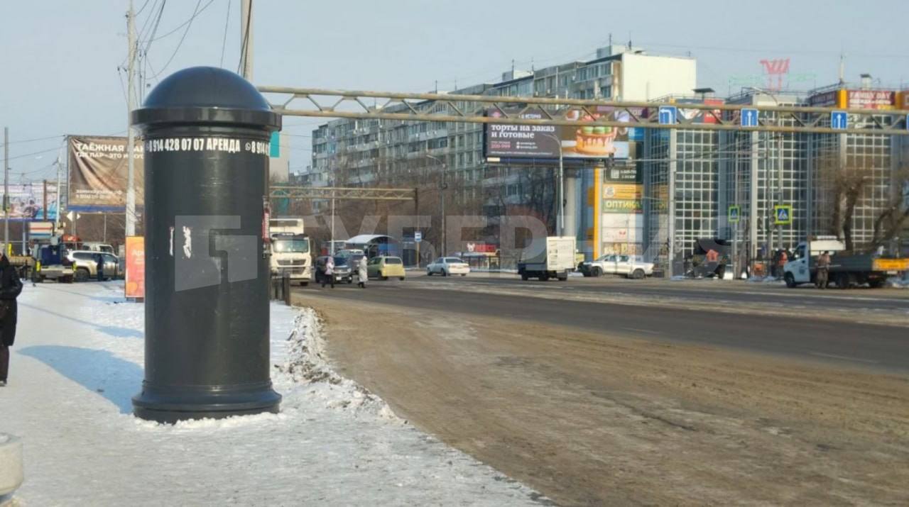 Без светофоров остался перекресток у ТЦ Подсолнух На пересечении улиц Павла Морозова Вахова образовался коллапс там демонтировали светофоры чтобы заменить их на новые Регулировщика на перекресток не поставили из за чего машины не могут разъехаться а люди перейти дорогу Что будет ближе к вечеру остается только догадываться В мэрии сообщили что реконструкция светофоров продолжится до 21 ноября Светофоры выключили из за ремонта Рабочие меняют оборудование по всем четырем направлениям Демонтируют изношенные опоры которым уже больше 10 лет Вместо них сразу устанавливают новые усиленные Также на перекрестке ставят новые дорожные знаки сообщили в администрации   Будь в курсе событий везде ОК VK MAX