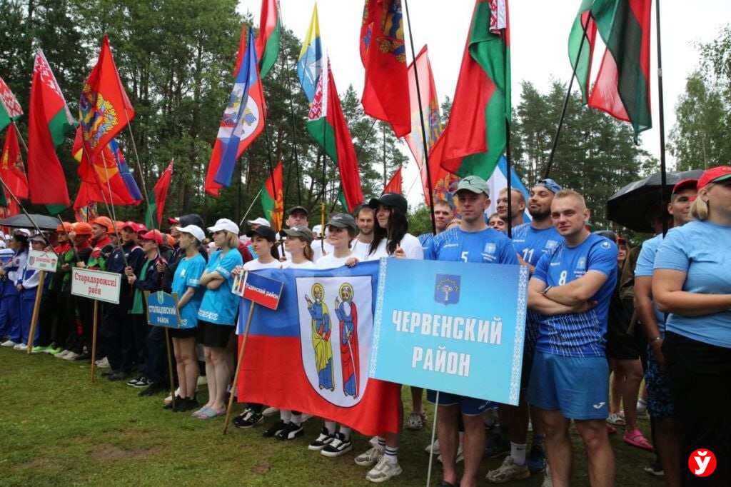 Кушнаренко открыл областной молодежный слет «#TourFest-2025» в Березинском районе  В Березинском районе стартовал областной молодежный слет «#TourFest-2025».    Сегодня в деревне Жорновка собралась самая активная, спортивная и творческая молодежь Минской области — 379 участников из всех регионов. На протяжении трёх дней ребята будут соревноваться в конкурсах, спортивных играх, кулинарных поединках и делиться культурными традициями своих районов.    Особенность этого года — диалоговая площадка с губернатором Алексеем Кушнаренко, который открыл фестиваль и пожелал участникам ярких эмоций и новых идей.    Несмотря на дождь, настрой у всех боевой — #TourFest снова объединяет и вдохновляет!  #Минскаяобласть #Кушнаренко    Подпишись — Минская правда MLYN.by