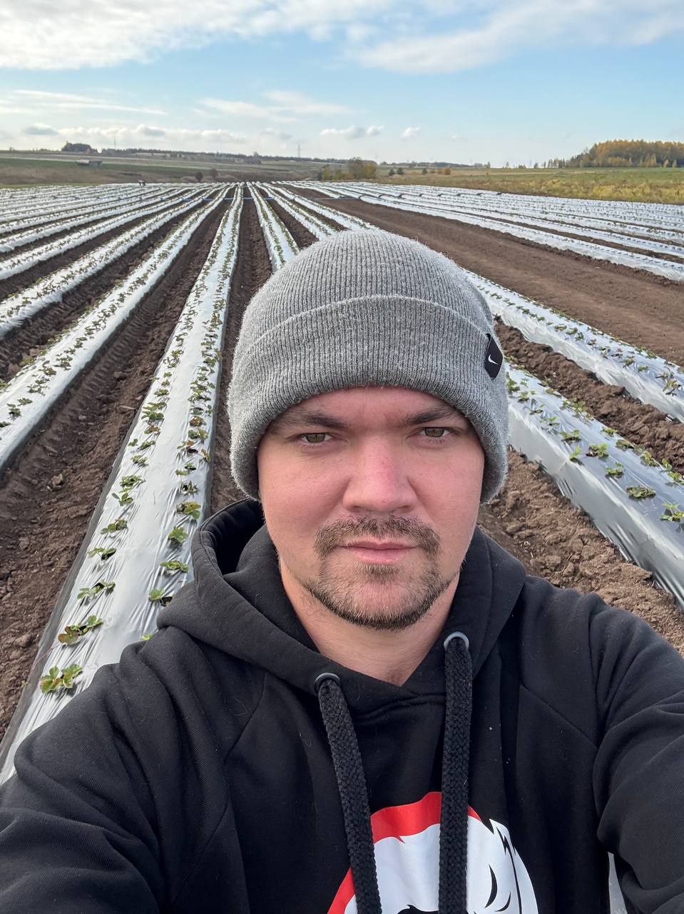 Агроблогер из Чувашии прошел в финал Национальной премии МедиаПоле Всего на конкурс поступило 1583 заявки из 79 регионов России Участниками стали люди разных профессий которых объединяет любовь к аграрному делу Я В ТОП 100 финалистов 28 ноября я вылетаю в Москву на финал Не могу дождаться этого события Будет жарко поделился впечатлениями Валерий Егоров Финал Национальной премии МедиаПоле пройдёт в Москве с 28 ноября по 1 декабря ХЫПАР ПРЕДЛОЖИТЬ НОВОСТЬ