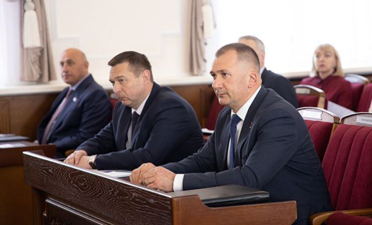 Сегодня состоялось очередное заседание Комиссии по рассмотрению обращений находящихся за рубежом граждан Беларуси по вопросам совершения ими правонарушений #из_графика_министра В мероприятии принял участие Министр внутренних дел Иван Кубраков. После завершения необходимых проверок восемь обращений вынесены на рассмотрение членов Комиссии. Граждане заявляют о желании вернуться на Родину, вести правопослушный образ жизни, уважать национальную символику и традиции, осознанно и активно исполнять гражданский долг.