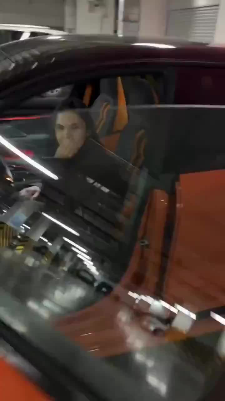 Девушка отказалась от подарка премиального Zeekr 001 из-за его китайского происхождения