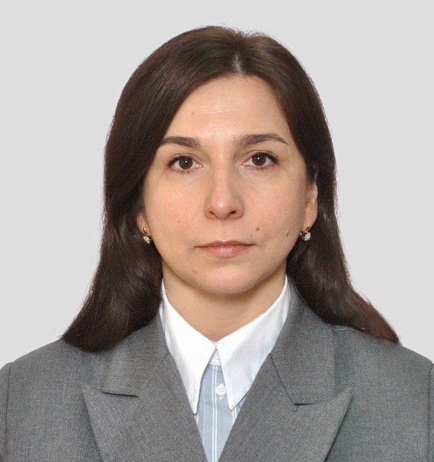 Министром природных ресурсов и ЛПК Архангельской области назначена Анна Шевелёва Соответствующее распоряжение подписал глава региона Александр Цыбульский. Анна Шевелёва — высококвалифицированный специалист с двумя высшими образованиями и 18-летним трудовым стажем. До недавнего времени возглавляла отдел геологии и лицензирования Департамента по недропользованию по Северо-Западному федеральному округу, на континентальном шельфе и в Мировом океане по Республике Карелия, Мурманской и Архангельской областям. Напомним, что в июне 2024 года Игорь Мураев, возглавлявший Минприроды с 2021-го, был назначен заместителем председателя правительства региона. В новой должность он продолжил отвечать за сферу ЛПК, также курирует работу Министерства экономического развития, промышленности и науки Архангельской области. Почти год исполнял обязанности министра природных ресурсов и лесопромышленного комплекса Поморья Игорь Михайлов. Фото: Минприроды Архангельской области