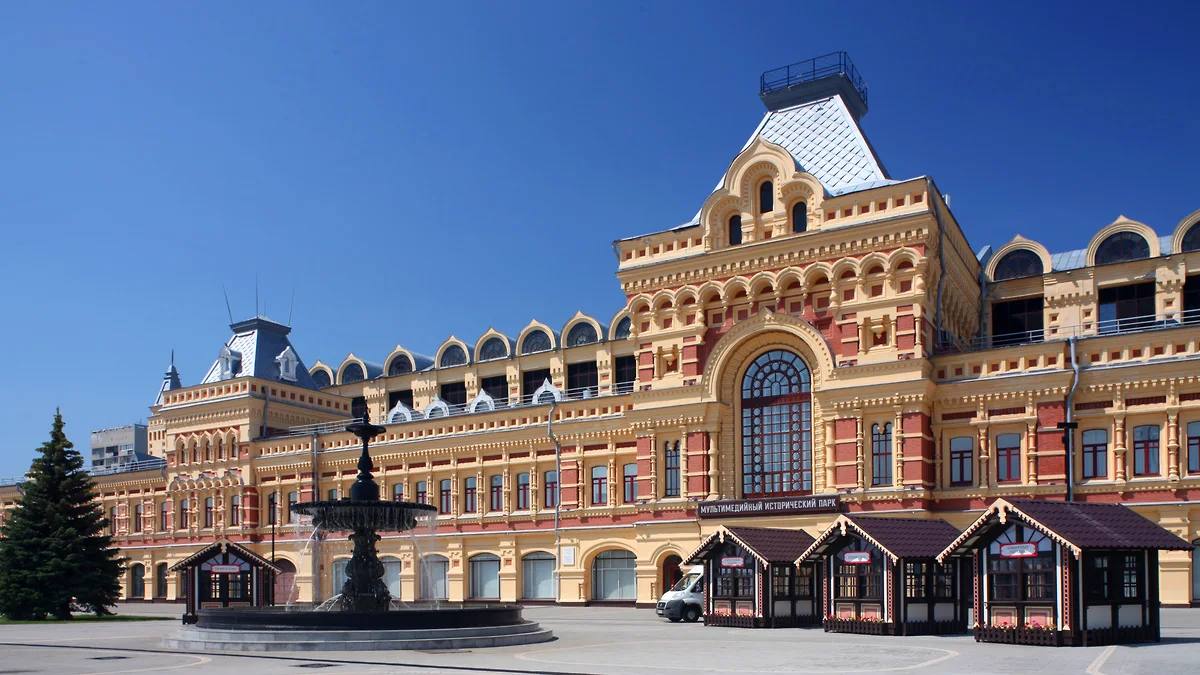 Офшор пришел за «немцовским долгом» В арбитражном суде началось рассмотрение заявления компании Luccio Enterprise Ltd Сейшельские острова к АО «Нижегородская ярмарка» о взыскании более $6 млн по векселю. Валютный долг образовался 30 лет назад при губернаторе Борисе Немцове, чтобы расплатиться с Bank of New York, ошибочно перечислившим транш в обанкротившийся банк «Нижегородец». Находящаяся в собственности региона ярмарка тогда взяла деньги взаймы для возврата американскому банку, а в 2011 году выдала вексель с погашением через 10 лет на $4,4 млн кипрской компании Fokker Development Ltd. С тех пор право требования этих денег не раз переуступалось. Оригинал векселя кредитор предъявил в суде. Однако ответчик усомнился в его подлинности и в реальности сделки по переуступке права требования. Фото: Роман Яровицын, Коммерсантъ Подписывайтесь на «Ъ-Приволжье» Оставляйте «бусты»