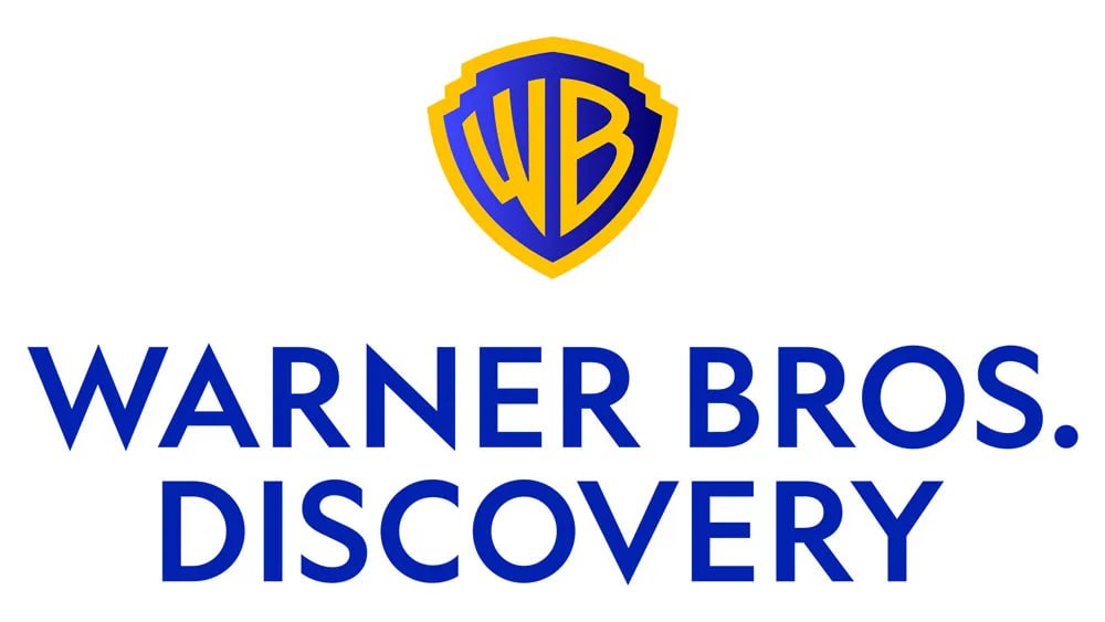Warner Bros Discovery рассматривает предложения о продаже компании Медиаконгломерат Warner Bros Discovery изучает предложения о продаже компании как целиком так и отдельными частями включая кино и стриминговые подразделения Совет директоров планирует в ближайшее время рассмотреть возможные варианты сделок Warner Bros не указала какие именно компании сделали ей предложения о поглощении Эта новость появилась после того как ранее Paramount Skydance возглавляемая Дэвидом Эллисоном начала работу над крупной сделкой по полному приобретению Warner Bros Discovery Сообщалось что WBD отклонила вариант Paramount о покупке по цене 20 долларов за акцию посчитав его слишком низким После объявления о возможной продаже акции Warner Bros Discovery подскочили более чем на 8 достигнув почти 20 долларов за акцию www proficinema com news detail php ID 433858