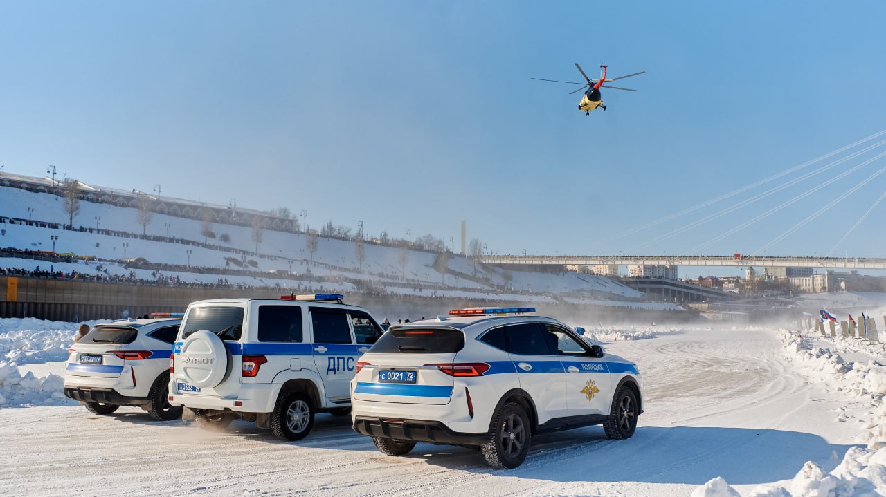 Тюменцев приглашают на мероприятие СпецоперацияЛед 23 февраля Событие состоится на набережной в районе Моста влюбленных Гостей ожидают автогонки дрифт выставки ретро и военной техники интерактивные площадки На льду реки Туры пройдут показательные выступления по задержанию правонарушителей инспекторами ДПС Госавтоинспекции Тюменской области Представители различных ведомств проведут практические занятия Например станция скорой медицинской помощи приглашает на мастер класс по первой помощи Начало в 12 00 В программе сердечно легочная реанимация непрямой массаж сердца и искусственное дыхание применение автоматического наружного дефибриллятора АНД помощь при судорогах помощь если человек подавился инородное тело в дыхательных путях В критической ситуации первые минуты решают все Ваши правильные действия до приезда скорой могут в несколько раз повысить шанс на выживание Медики покажут и дадут каждому попробовать на манекенах Все максимально наглядно и применимо в жизни сообщают в департаменте здравоохранения Тюменской области   Представители ТВВИКУ и Росгвардии организуют выставки снаряжения военной и оперативной техники Свою экспозицию представит Центр Аванпост Центр ВОИН проведет турнир по лазертагу   Также гостей события угостят горячим чаем и кашей Подписывайтесь на нас в МАХ