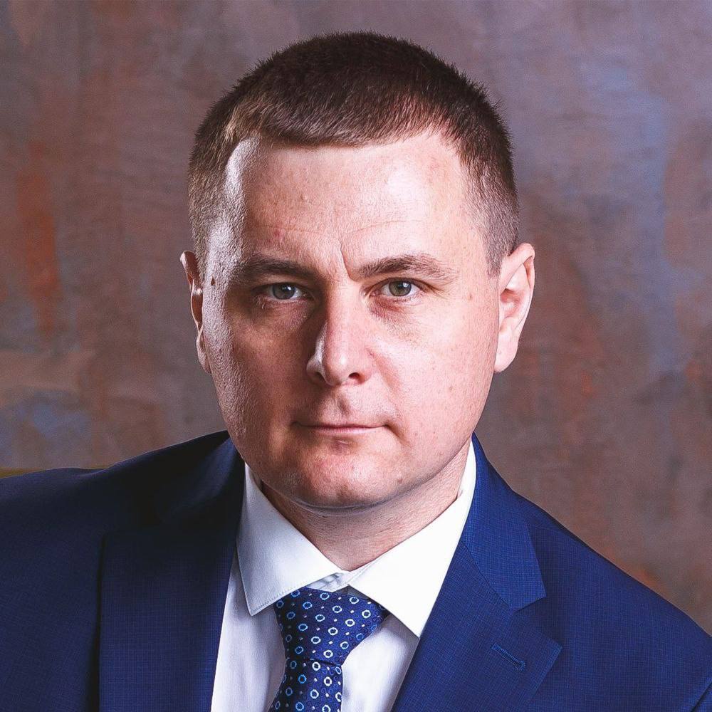 Замдиректора АО ДСК Автобан строящего дублер проспекта Гагарина обвиняется в даче взятки в 2 5 миллиона рублей По версии следствия с сентября 2024 по февраль 2025 года Олег Лесюта передал деньги чиновнику чтобы быстрее согласовать документацию проекта Сейчас против Лесюты возбуждено уголовное дело сам он находится под арестом Подписаться на нас в MAX