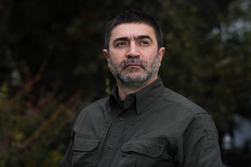 Апелляционная палата приняла решение сократить наказание Юрия Рошки Суд подтвердил его виновность удовлетворив апелляцию защиты только в части сокращения срока наказания с 6 до 4 лет лишения свободы Остальная часть приговора включая конфискацию 227 тысяч долларов и сохранение ареста на имущество осталась без изменений Напомним Юрий Рошка бывший вице премьер министр и вице председатель парламента был приговорен к 6 годам лишения свободы за торговлю влиянием В настоящий момент местоположение политика официально неизвестно Подпишись на Moldova Liberă
