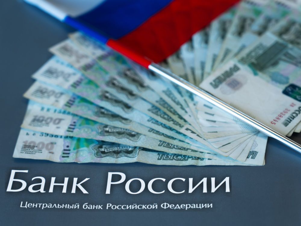 В Госдуме предложили разместить на банкнотах города-герои Киев и Одессу Изобразить на новых российских банкнотах города-герои Великой Отечественной войны, в том числе Одессу и Киев, предложил лидер партии «Справедливая Россия — За правду», депутат Госдумы Сергей Миронов. Соответствующее обращение Миронов направил главе Центрального банка РФ Эльвире Набиуллиной, пишут СМИ. «В преддверии обновления банкнот номиналом 10, 50 и 500 рублей прошу рассмотреть возможность посвятить их дизайн подвигу городов-героев Великой Отечественной войны, включая Ленинград, Одессу, Севастополь, Волгоград, Киев, Брестскую крепость, Москву, Керчь, Новороссийск, Минск, Тулу, Мурманск и Смоленск. В дизайне банкнот предлагается указать: „Город-герой Великой Отечественной войны“», — передает РИА Новости со ссылкой на документ. ... Подробнее>>>