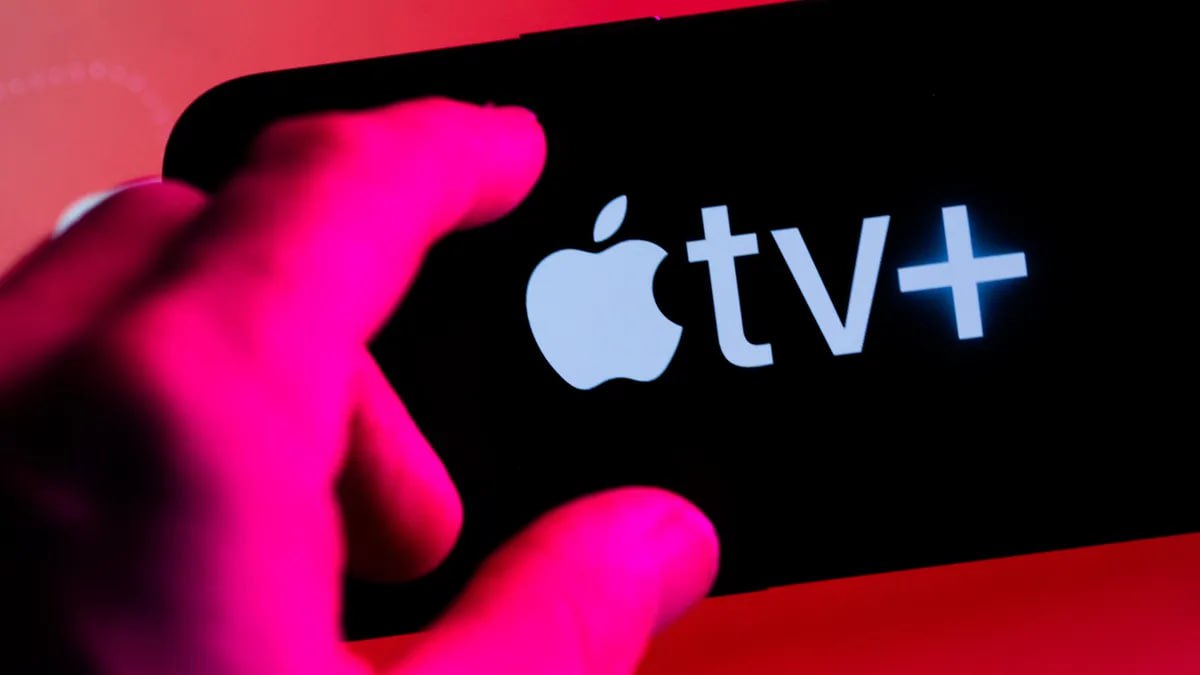 Apple подняла цену на подписку TV Пока только в США стоимость выросла с 9 99 долларов 805 рублей до 12 99 долларов 1050 рублей в месяц Это первое повышение с момента запуска сервиса в 2019 году В России цена осталась прежней rozetked me news 41067