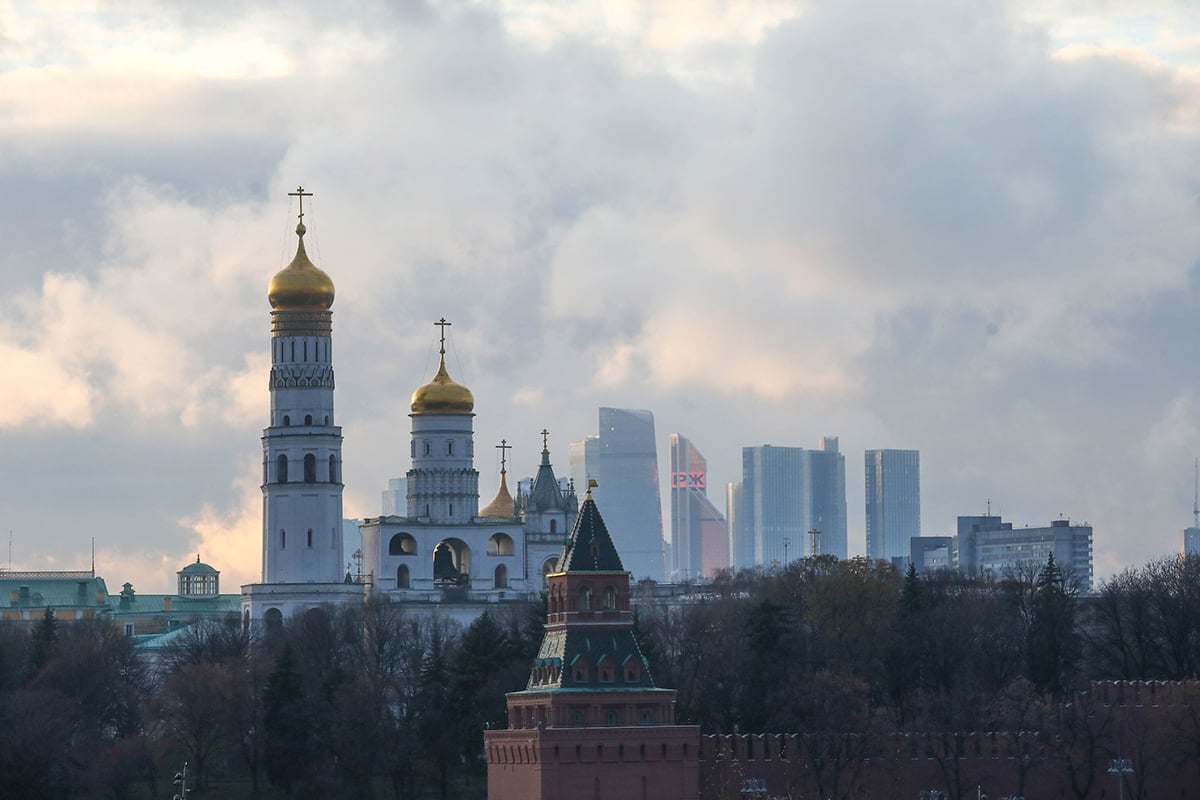 В ночь на 1 января в Московской области, скорее всего, будет легкий мороз, но сильных снегопадов и метелей не предвидится, сообщила главный специалист Метеобюро Москвы Татьяна Позднякова.