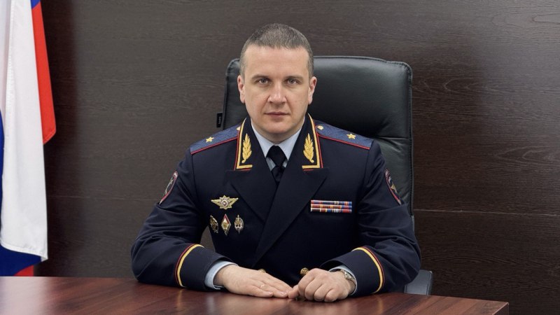 Начальник УМВД России по Магаданской области Дмитрий Князев проведёт приём граждан в Сусуманском муниципальном округе. Начальник УМВД России по Магаданской области Дмитрий Князев проведет прием граждан в Сусуманском муниципальном округе. Генерал- майор полиции встретится с жителями Сусуманского района.   23-го июля с 10:00 до 11:00 прием граждан состоится в Отделении МВД России "Сусуманское" по адресу : город Сусуман, улица Раковского 1.    Телефон для предварительной записи:  8  413 45  2-22-96.   Если у вас есть вопросы,  нерешенные проблемы,  предложения по усовершенствованию деятельности территориальных органов внутренних дел, приглашаем прийти на встречу.  Отд МВД России "Сусуманское "