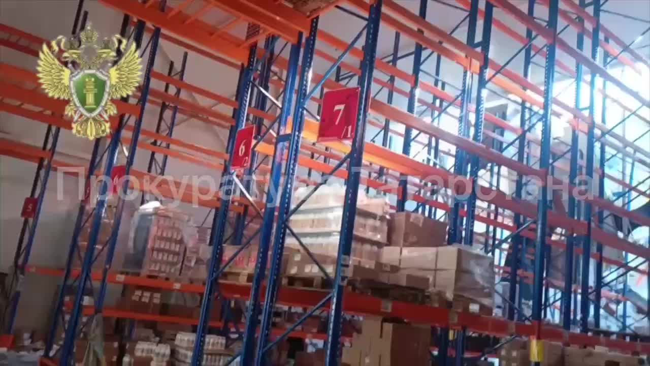 Обрушение кровли в Зеленодольске: пострадала женщина, экстренные службы на месте