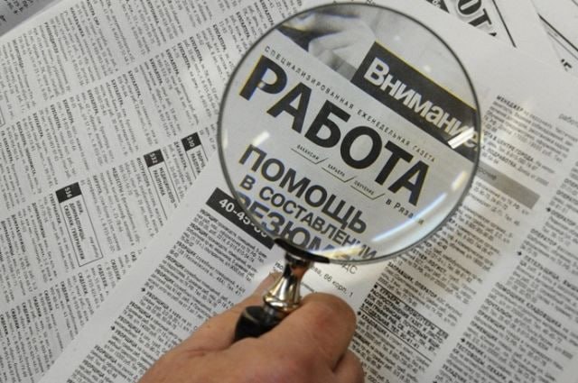 Беларусь безработица на историческом минимуме Министр труда и соцзащиты Наталия Павлюченко сообщила что уровень безработицы в Беларуси достиг рекордно низкой отметки 2 6 что является одним из лучших показателей за всю историю наблюдений Среди молодежи безработица чуть выше 5 6 что связано с учебой Однако это значительно ниже чем в странах ЕС где молодежная безработица составляет 14 7 В странах Прибалтики общий уровень безработицы достигает 7 7 что также выше белорусских показателей Поддержка предпринимательства С 1 августа 2025 года государство увеличило субсидии для безработных желающих открыть свое дело В городах 5364 92 рубля 11 БПМ В малых городах и сельской местности 7315 8 рубля 15 БПМ Для проектов с научными разработками 9748 4 рубля 20 БПМ Беларусь Безработица Экономика Минтруда Молодежь Субсидии Предпринимательство РынокТруда ЕС Прибалтика СоциальнаяЗащита ЭкономическийРост VK Instagram TikTok ZhivetZheBelarus