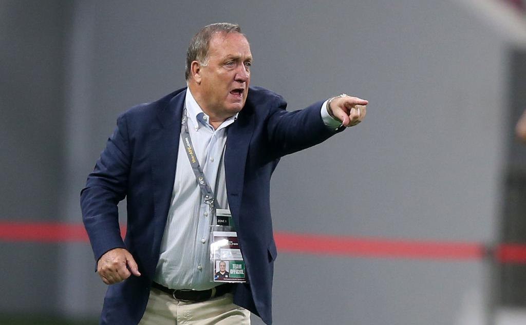 Семья важнее футбола Дик Адвокат покинул сборную Кюрасао прямо перед решающим матчем за выход на ЧМ 2026 В его отсутствие команде достаточно не проиграть Ямайке чтобы стать самой маленькой страной в истории чемпионатов мира