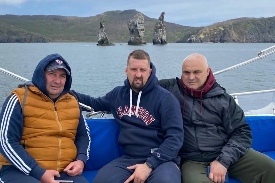 Топ-менеджер с семьей из Твери пропали после землетрясения на Камчатке  Мощное землетрясение могло стать причиной пропажи главы пивоварни «Афанасий»  При землетрясении на Камчатке мог пострадать глава крупного пивоваренного и аграрного холдинга «Афанасий» Максим Ларин. Он отправился на рыбалку и перестал выходить на связь. Подробности по ссылке: