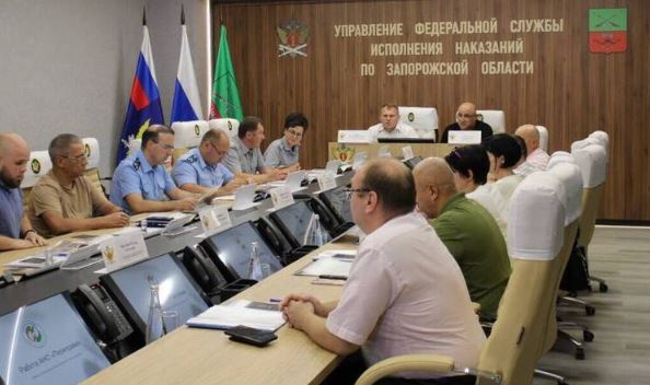 В Запорожской области появится Центр пробации – помощь тем, кто хочет начать жизнь с чистого листа В регионе сделан важный шаг к поддержке людей, оказавшихся в сложной жизненной ситуации. По решению межведомственного совещания, в Запорожской области будет создан Центр пробации, который станет частью реализации Федерального закона «О пробации в Российской Федерации». Центр окажет помощь: осуждённым и тем, кому назначены альтернативные меры наказания; освободившимся из мест лишения свободы; тем, кто нуждается в поддержке – от трудоустройства до юридической и психологической помощи. Людям помогут восстановить социальные связи, найти жильё, подтвердить профессию, получить образование и пройти реабилитацию. Дополнительно будет разработан региональный закон о пробации, адаптированный под особенности Запорожской области. Губернатор Евгений Балицкий подчеркнул: «Создание Центра и принятие закона – это не просто бюрократия. Это шанс для человека вернуться в общество, а для региона – укрепить безопасность и стабильность». Новый Мелитополь подпишись